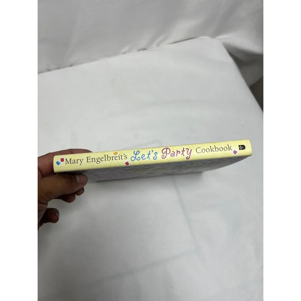 Mary Engelbreit Let's Party Cookbook‎ Hardcover Recipes Illustrations 0740718711